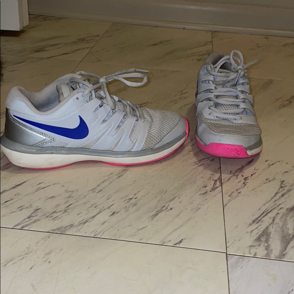 Nike tennis/gym shoes